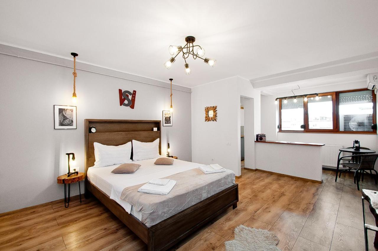 Wood&Steel Apartment Galaţi エクステリア 写真