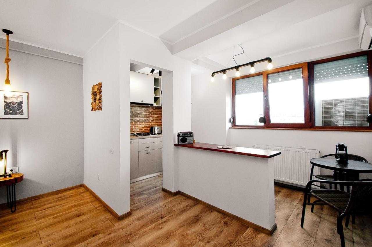 Wood&Steel Apartment Galaţi エクステリア 写真
